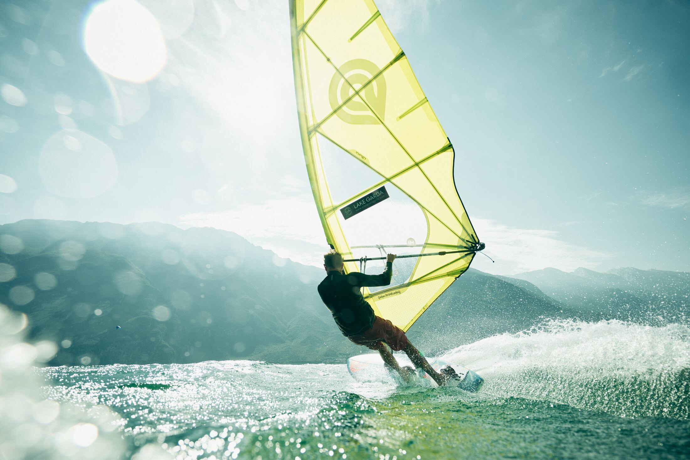 Windsurf school session on the water 3