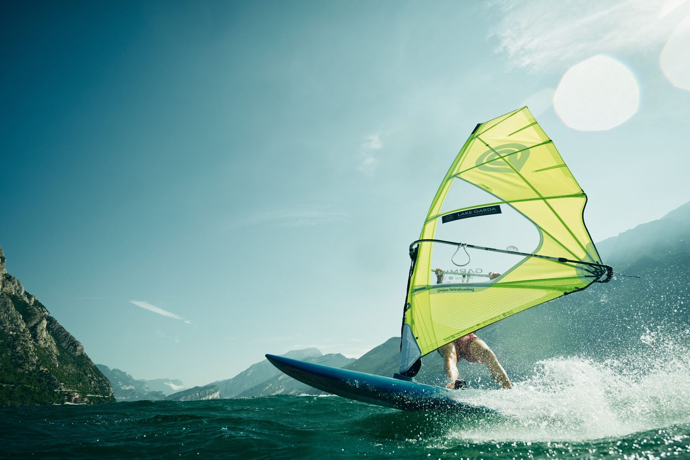 Windsurf school session on the water 4